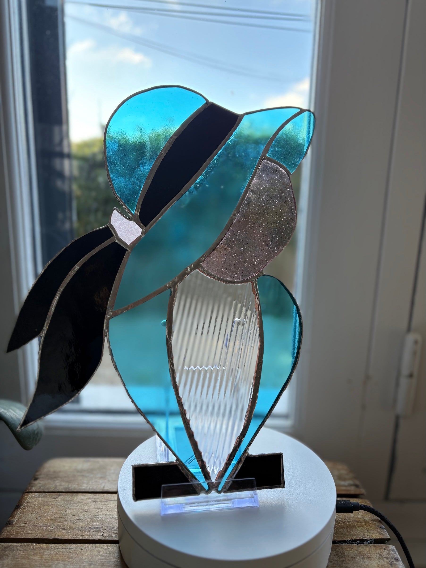 Femme à la capeline bleue